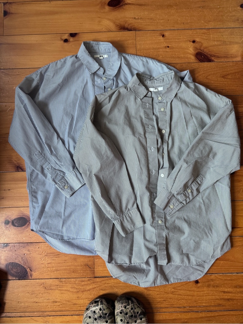 Two women’s Uniqlo Extra-Fine cotton oxfords size small